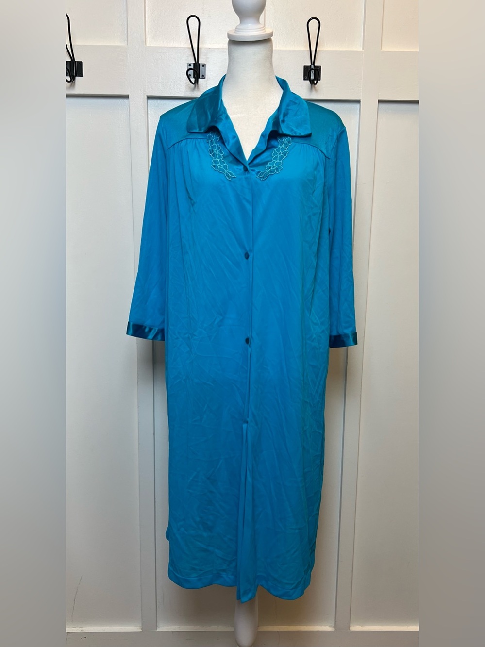Vanity Fair Vintage Sheer Blue Embroidered Satin Button Up Robe Medium USA MADE